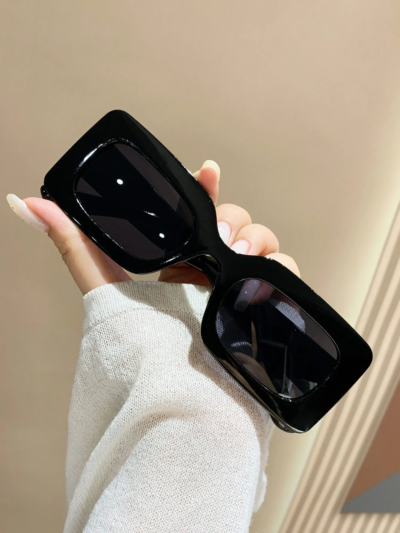 1pc Plastic Frame Small Square Beach Sunscreen Sunglasses In Black Cute Shades Beach Accessories