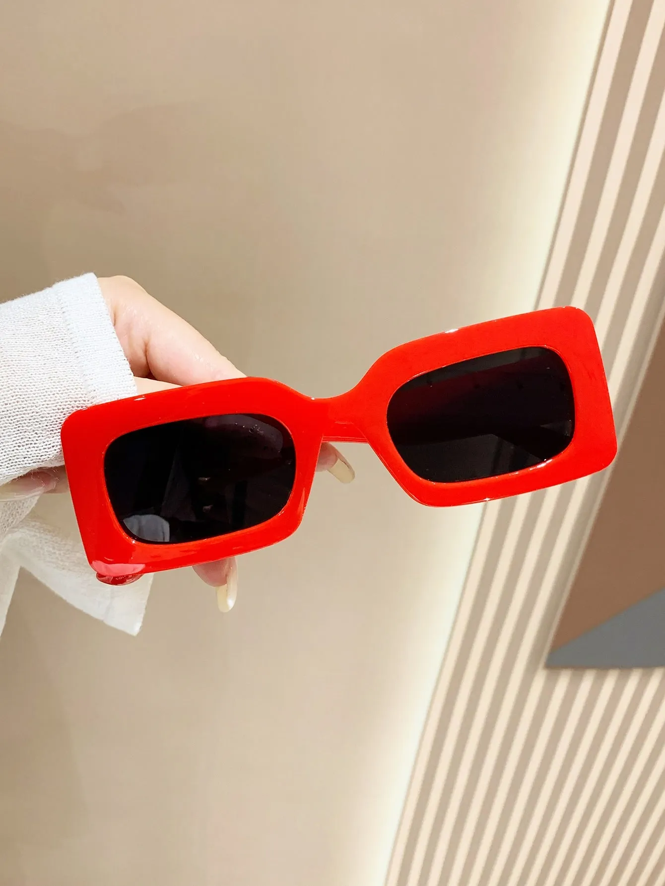 1pc Plastic Frame Small Square Beach Sunscreen Sunglasses In Black Cute Shades Beach Accessories