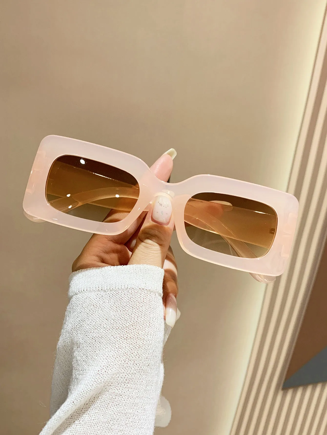 1pc Plastic Frame Small Square Beach Sunscreen Sunglasses In Black Cute Shades Beach Accessories