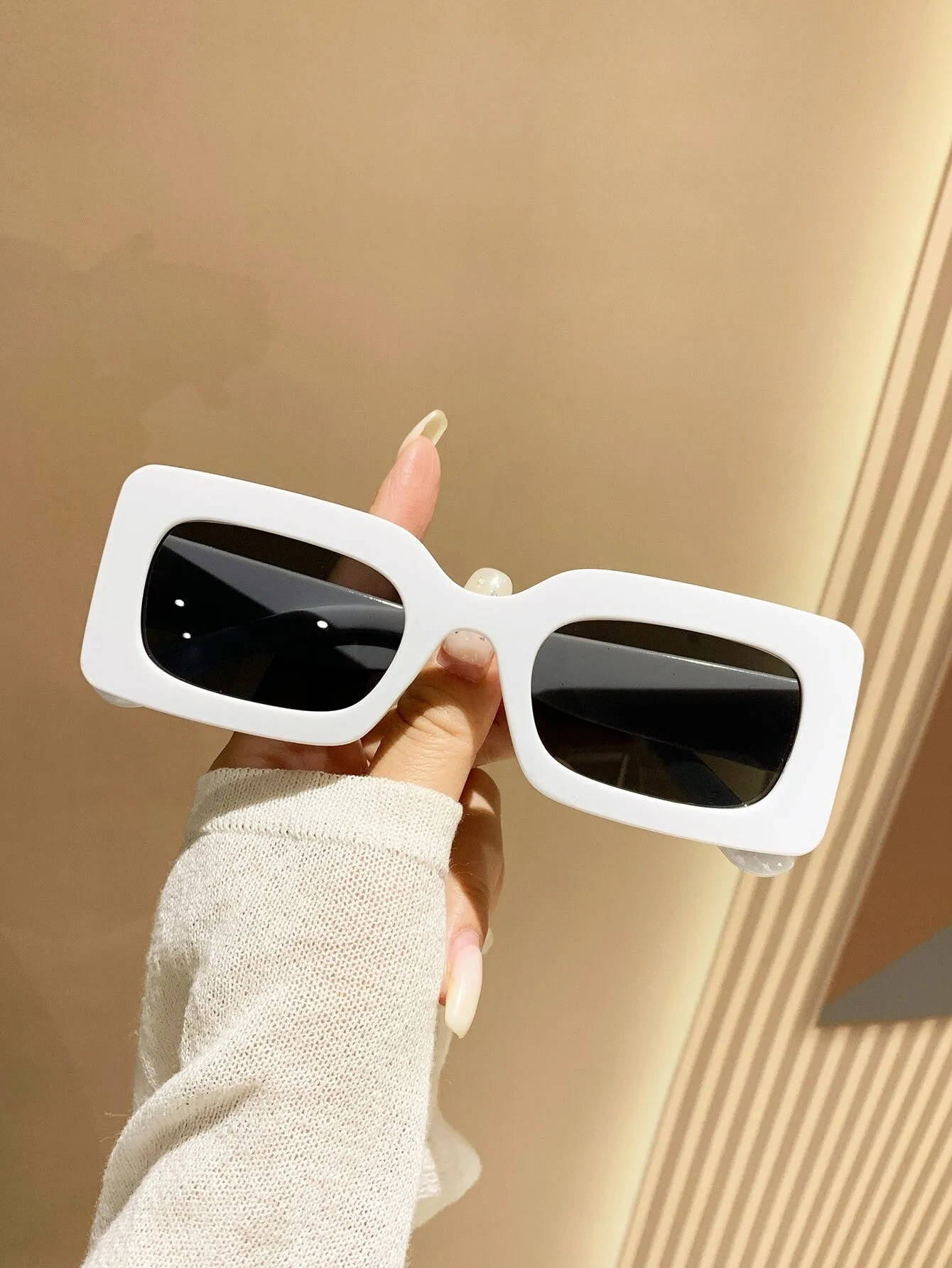 1pc Plastic Frame Small Square Beach Sunscreen Sunglasses In Black Cute Shades Beach Accessories