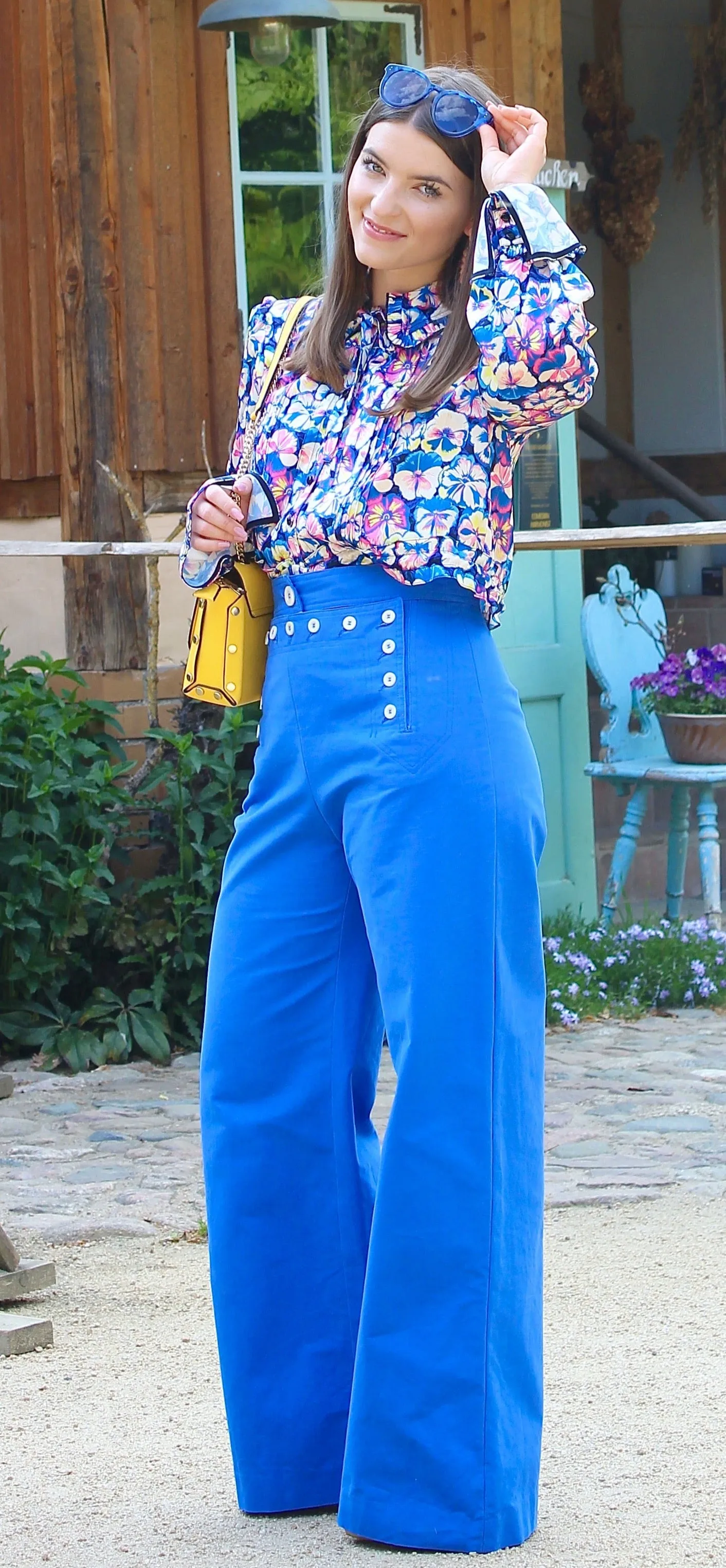 BLUE SUNGLASSES