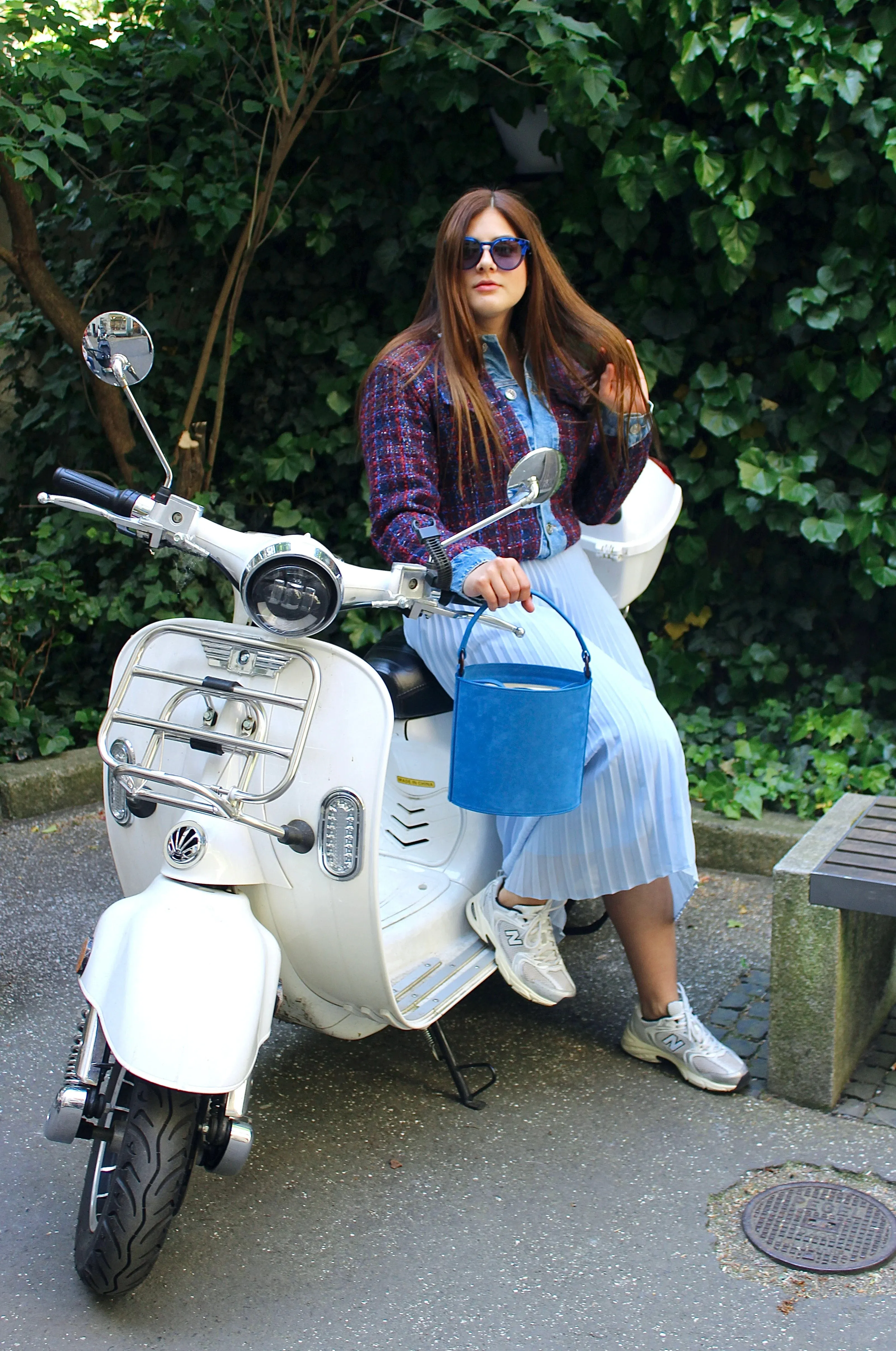 BLUE SUNGLASSES