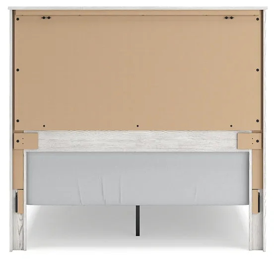 Gerridan Queen Panel Bed with 2 Nightstands